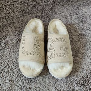 Genuine brand new Ugg slippers Size 7 Tan
